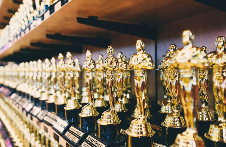 Βραβεία Emmy 2025: Οι μεγάλοι νικητές, τα ιστορικά ρεκόρ και οι εκπλήξεις της βραδιάς