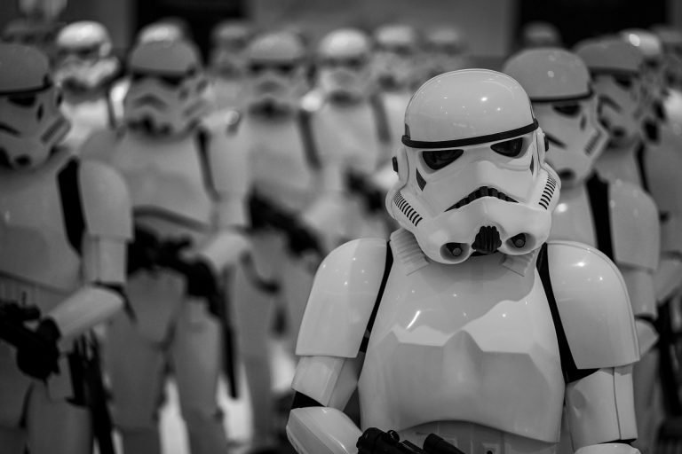 Star Wars: Από το «Ξύπνημα» του 2015 στο κινηματογραφικό μέλλον του Shawn Levy