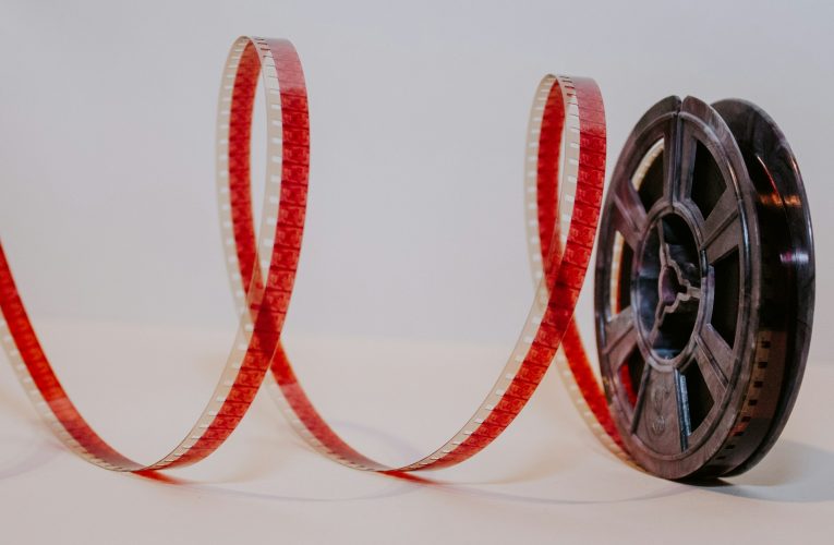 Τηλεοπτικός Χειμώνας: Από τις Οικογενειακές Ανατροπές στις Παγκόσμιες Πρεμιέρες