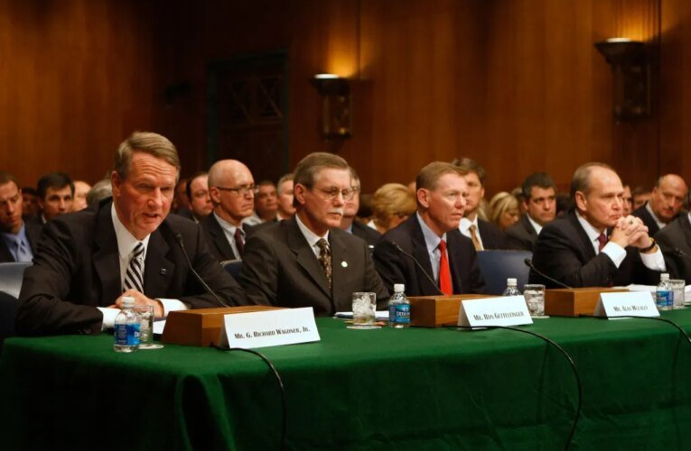 Στις 19 Δεκεμβρίου, η αυτοκινητοβιομηχανία των ΗΠΑ έλαβε έκτακτη βοήθεια