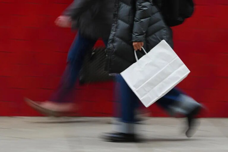 Γιατί τα έσοδα από τα δώρα των διακοπών σας μπορεί να πηγαίνουν σε χωματερή