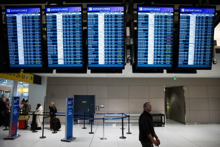 Εκατοντάδες πτήσεις καθυστέρησαν στο αεροδρόμιο του Ντένβερ πριν την παραμονή της Πρωτοχρονιάς