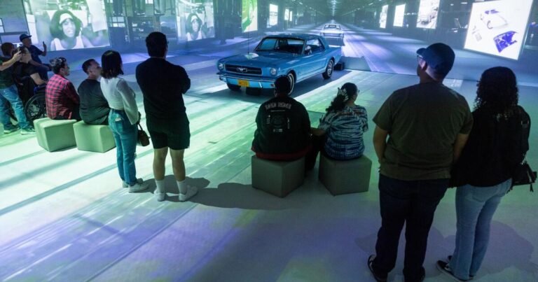 Η Ford Mustang παίρνει την περιποίηση θεματικού πάρκου στο Λος Άντζελες