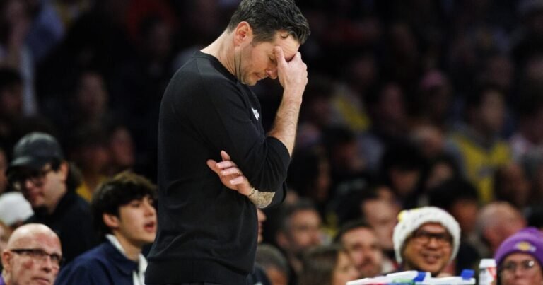 Lakers takeaways: Τα έμβολα κυριαρχούν στο χρώμα, οι Lakers κλείνουν κάτω από 500 Δεκεμβρίου