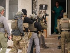 «Αντισυνταγματικό και σκληρό»: Το σημείωμα του ICE επιτρέπει στους πράκτορες να εισέρχονται στα σπίτια χωρίς δικαστικά εντάλματα