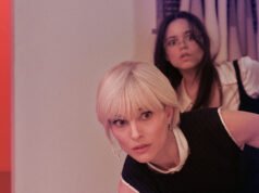 Η Natalie Portman και η Jenna Ortega στο Limp Satire