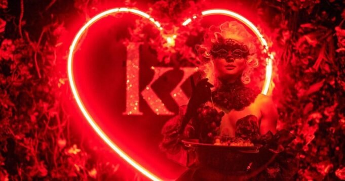 Μαθήματα μασάζ Vulva και στριπτίζ: μέσα στο μυστικό σεξουαλικό καταφύγιο