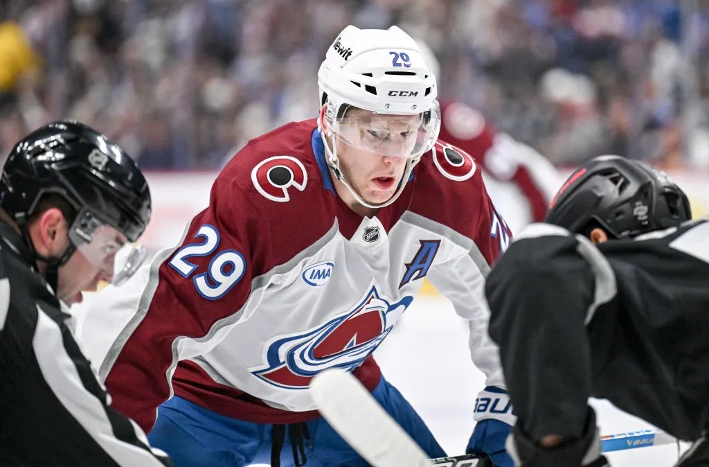 Ο Nathan MacKinnon είναι ο MVP στη μέση της σεζόν