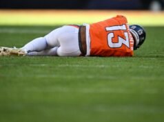 Ο Pat Bryant αποχωρεί από το AFC Championship Game με τραύμα στο hamstring