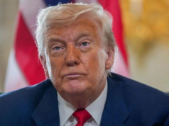 Ο Τραμπ απειλεί να επιβάλει δασμούς 100% στον Καναδά στις εμπορικές συνομιλίες με την Κίνα