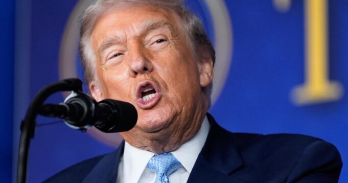 Ο ομοσπονδιακός δικαστής εμποδίζει την κυβέρνηση Τραμπ να παγώσει 10