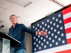 Οι δικηγόροι του Τραμπ παροτρύνουν το Ανώτατο Δικαστήριο να μπλοκάρει τους νέους εκλογικούς χάρτες της Καλιφόρνια ενώ υποστηρίζει εκείνους του Τέξας