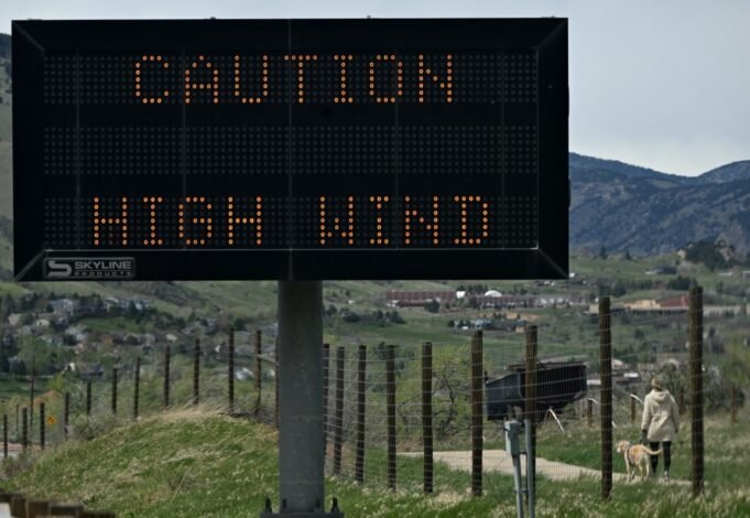 Οι ισχυροί άνεμοι στο Κολοράντο οδηγούν σε καταιγίδες σκόνης και