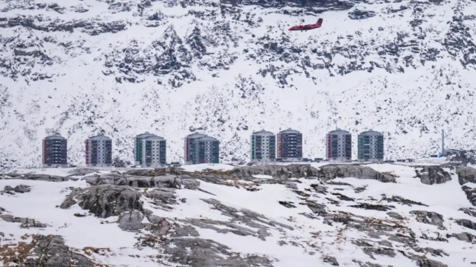 Περισσότερες από τις μισές Ηνωμένες Πολιτείες αντιμετωπίζουν πάγο, χιόνι, κρύο