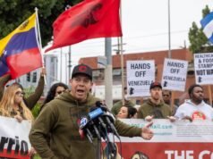 Πολλοί Αμερικανοί Βενεζουελάνοι επαίνεσαν τη σύλληψη του Μαδούρο, αλλά κάποιοι διαμαρτυρήθηκαν στο Λος Άντζελες