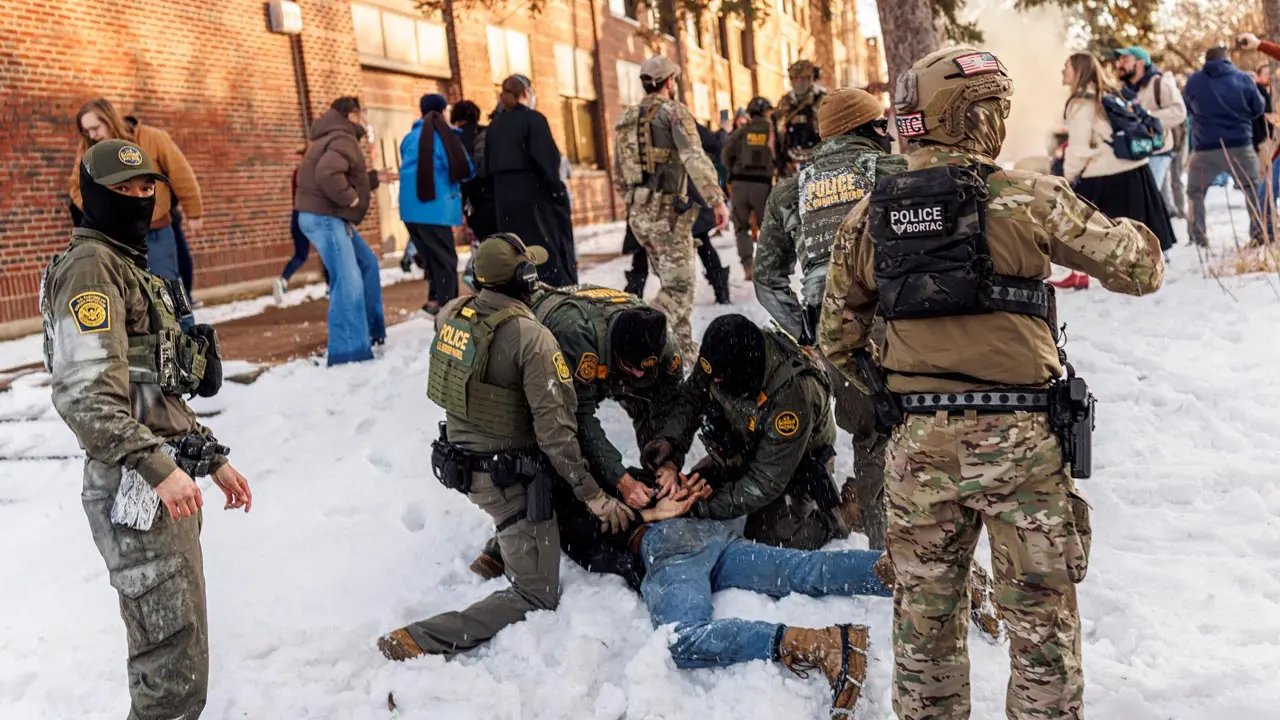 Πυροβολισμοί στη Μινεάπολη: Το DHS λέει ότι ο αξιωματικός του