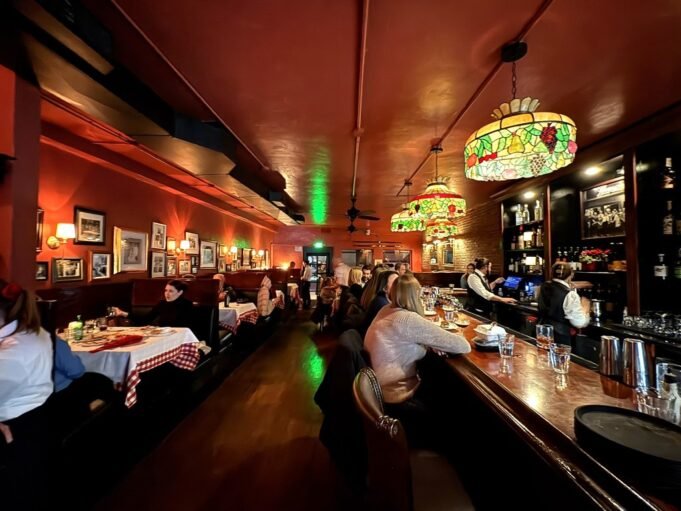 Το Ντένβερ προσγειώνει μια ιταλική κόκκινη σάλτσα σε στυλ Ανατολικής