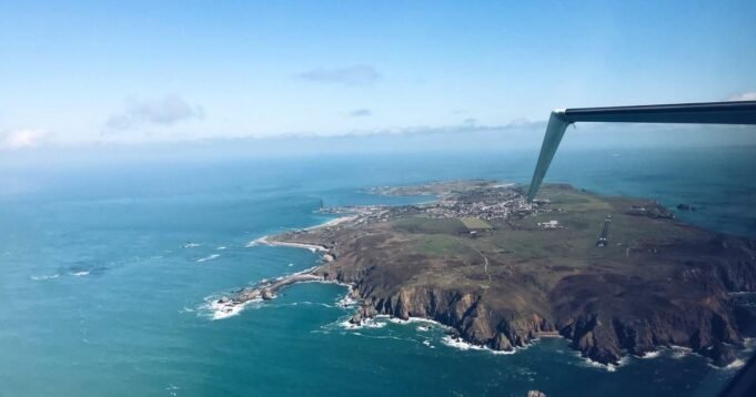 Το αεροδρόμιο του νησιού κοντά στο Ηνωμένο Βασίλειο θα μπορούσε