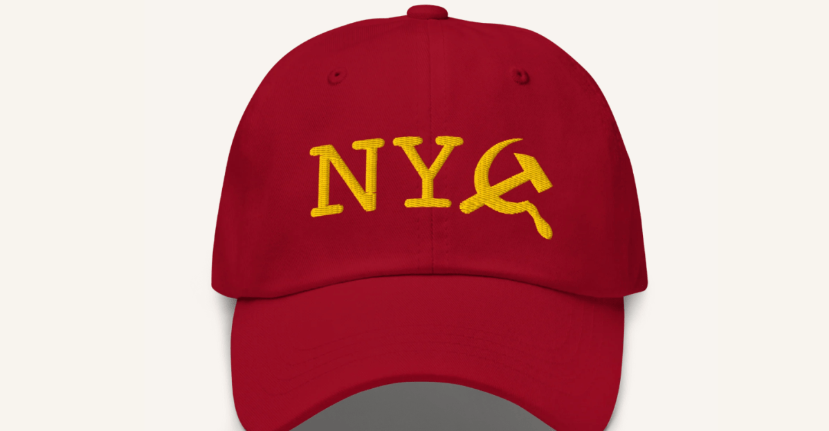 Τι μας λέει το «Fire» Left-Wing Merchandise του Tucker Carlson για τη σύγχρονη οικονομία επιρροής