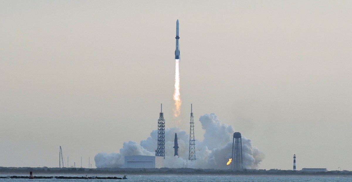 Ο πύραυλος New Glenn της Blue Origin προσγειώθηκε αφού παρέδωσε