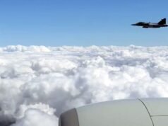 Τα μαχητικά αεροσκάφη Gripen συνοδεύουν το αεροπλάνο του Modi κατά την άφιξή του στη Σουηδία