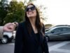 Νέο ντοκιμαντέρ δείχνει την AOC να επισκέπτεται τη χώρα του Τραμπ, όπου οι ψηφοφόροι την αγκαλιάζουν σε αγώνα για το νέο κέντρο δεδομένων