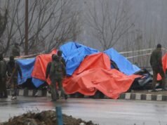 «Πήρε αυτό που του άξιζε»: Πατέρας του σκοτωμένου εγκέφαλου της επίθεσης Pulwama
