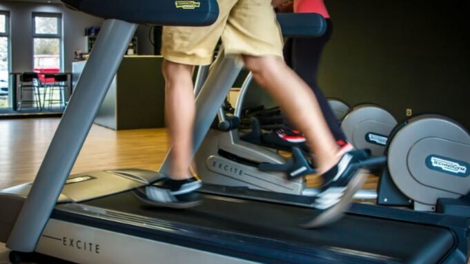 575a5c60d89be-ilustrasi-olahraga-treadmill_1265_711.jpg