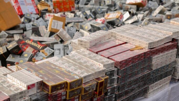 67331b9959584-bea-cukai-semarang-musnahkan-puluhan-juta-batang-rokok-ilegal_1265_711.jpeg