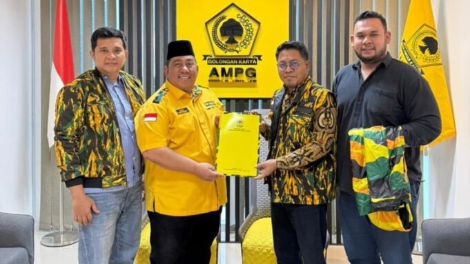 6a0e9fb96f407-pp-ampg-serahkan-sk-kepengurusan-baru-hasil-revitalisasi_gemini_1265_711.jpg
