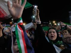Κατάπαυση του πυρός, θαλάσσιες συγκρούσεις, εσφαλμένες ειρηνευτικές συνομιλίες πυροδοτούν τη σύγχυση σχετικά με το εάν ο πόλεμος του Ιράν έχει τελειώσει