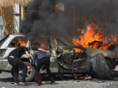 Ισραηλινά μη επανδρωμένα αεροσκάφη επιδρομές σε αυτοκινητόδρομο νότια της Βηρυτού, σκοτώνοντας 8 άτομα, μεταξύ των οποίων 2 παιδιά