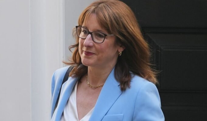 Britain_Politics_48779_c0-89-2135-1334_s1200x700.jpg