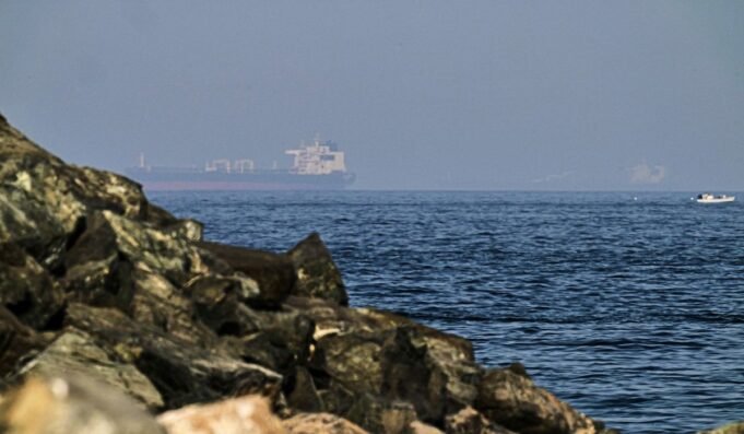 Emirates_Iran_War_Strait_of_Hormuz_7786__c0-0-6000-3500_s1200x700.jpg