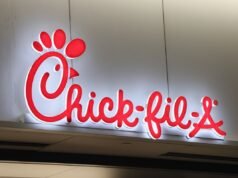Ο χειριστής franchise Chick-fil-A αντιμετωπίζει ομοσπονδιακή αγωγή για ισχυρισμούς ότι αρνήθηκε να συμμορφωθεί με τις θρησκευτικές πεποιθήσεις του υπαλλήλου