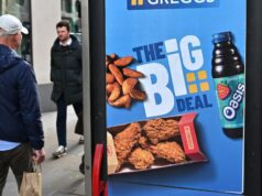 Οι οπαδοί του Greggs που καπνίζουν ένα μεσημεριανό γεύμα στο αρτοποιείο είναι πλέον πολύ πιο ακριβό από τον Waitrose