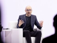 Ο Ντέμης Χασάμπης πιστεύει ότι οι απολύσεις τεχνητής νοημοσύνης είναι ανόητες