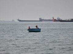 Κατασχέθηκε πετρελαιοφόρο στον τερματικό σταθμό των ΗΑΕ, φορτηγό πλοίο βυθίστηκε στα ανοικτά των ακτών του Ομάν εν μέσω εντάσεων στο Ορμούζ