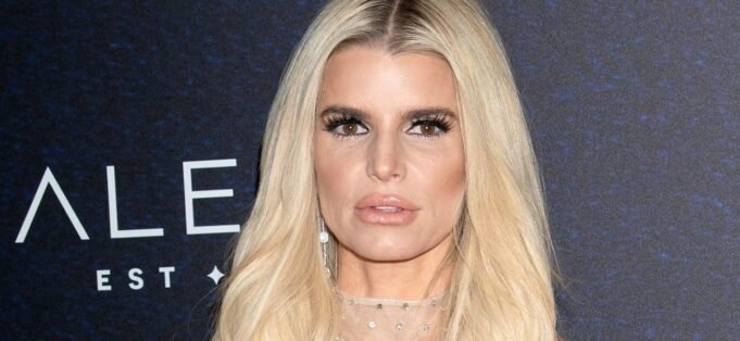 Jessica-Simpson-event1-1300.jpg
