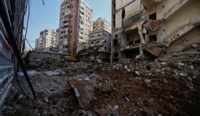 Lebanon_Economy_Battered_by_War_174_2_c0-360-8640-5400_s1200x700.jpg