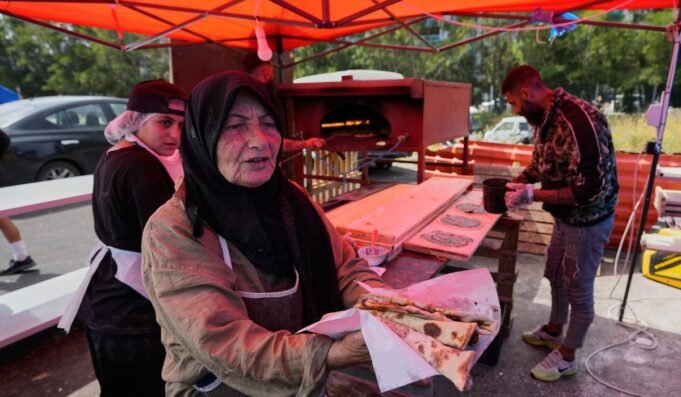 Lebanon_Feeding_the_displaced_381_9_c0-250-6000-3750_s1200x700.jpg