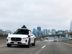 Η Waymo αναστέλλει την οδήγηση σε αυτοκινητόδρομο λόγω ανησυχιών για την ασφάλεια
