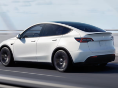 Η Tesla ανακαλεί χιλιάδες μοντέλα Y με κίνδυνο να χάσει ένα αυτοκόλλητο