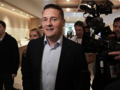 Ο υπουργός Υγείας του Ηνωμένου Βασιλείου θα είναι υποψήφιος για πρωθυπουργός αφού αμφισβήτησε την ηγεσία του Στάρμερ με μια καυστική επιστολή παραίτησης