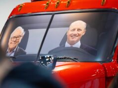 Η Berkshire Hathaway τριπλασιάζει τη μετοχή της Alphabet, επενδύει σε Delta και Macy’s