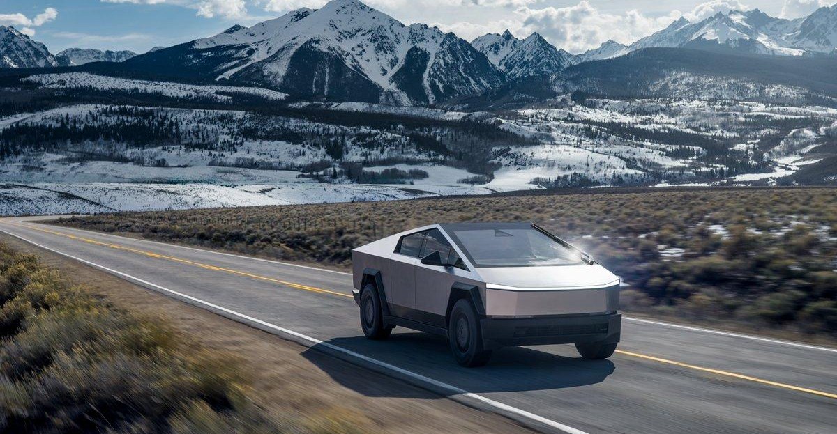 Η Tesla ανακαλεί το φθηνότερο Cybertruck της γιατί μπορεί να πέσουν οι τροχοί