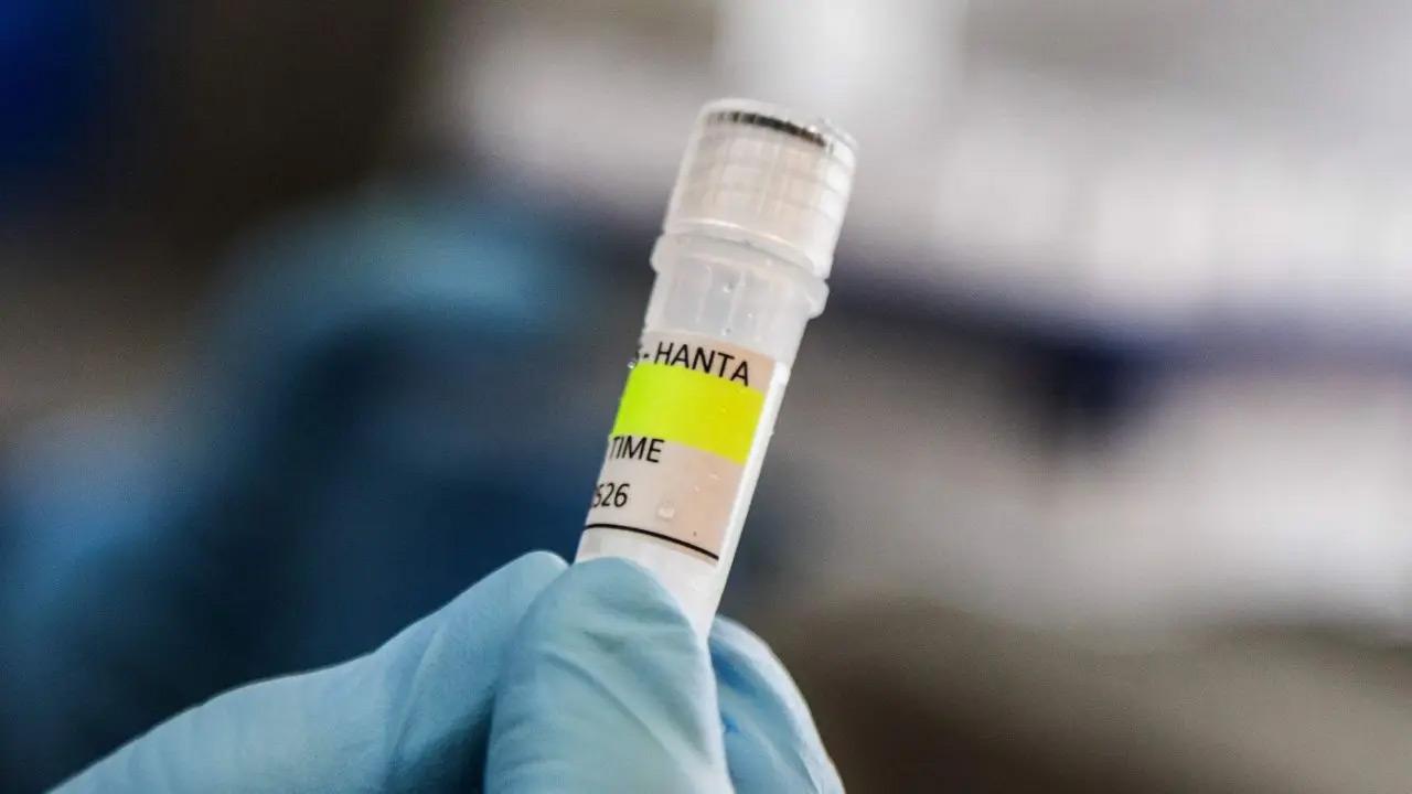 Το κρουαζιερόπλοιο χτυπημένο από τον ιό Hanta κατευθύνεται προς τα Κανάρια Νησιά, η Ισπανία ετοιμάζεται να εκκενώσει