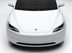 Η Tesla φέρνει την πλήρη αυτοοδήγηση στην Κίνα