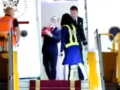 Η Μπριζίτ Μακρόν ξεσπά σε καυγά για τους ισχυρισμούς ότι ξυλοκόπησε τον Εμμανουέλ αφού είδε μηνύματα ηθοποιού