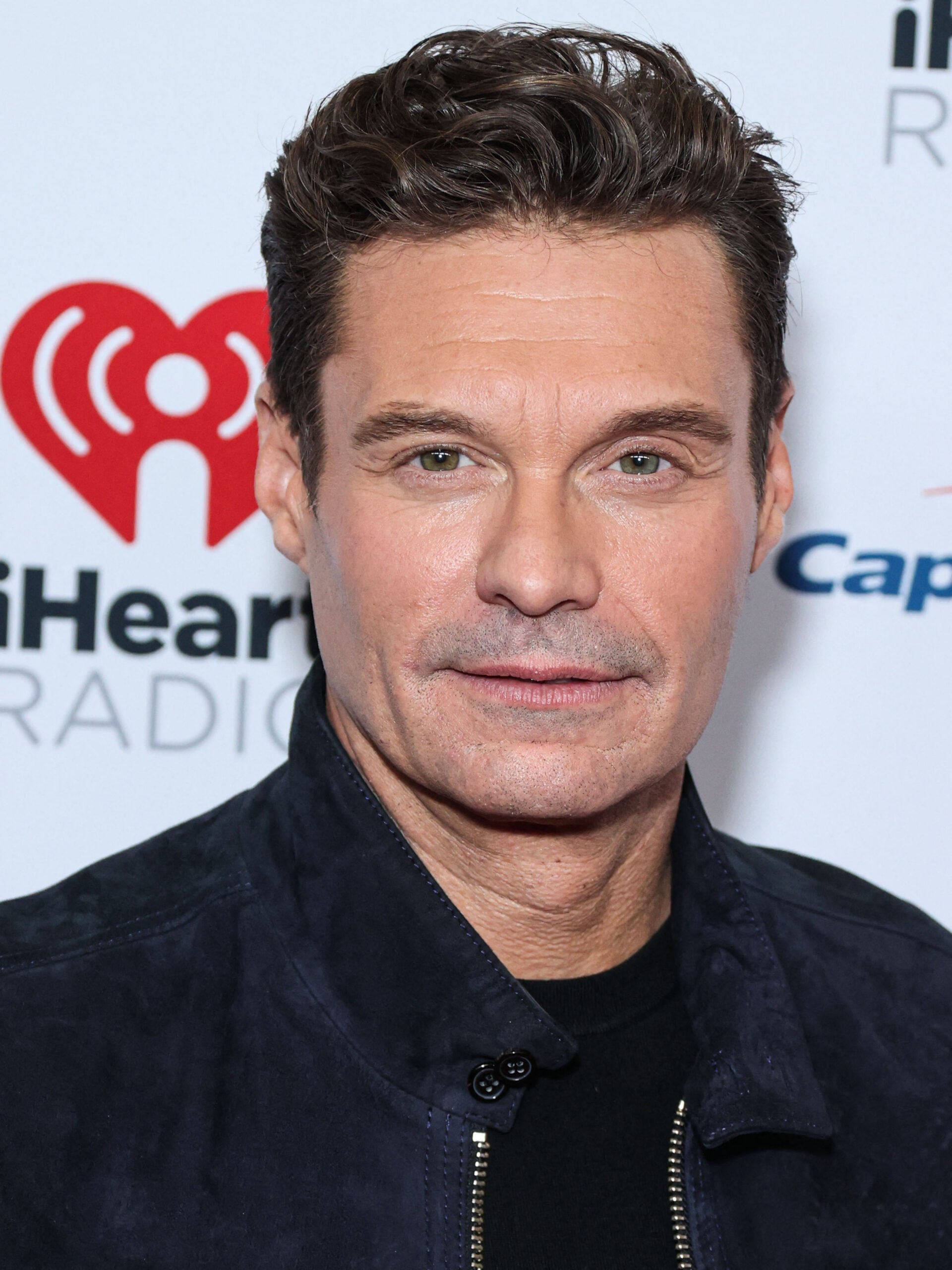 Οι θαυμαστές του Ryan Seacrest ενοχλούνται από το Dramatic New Look